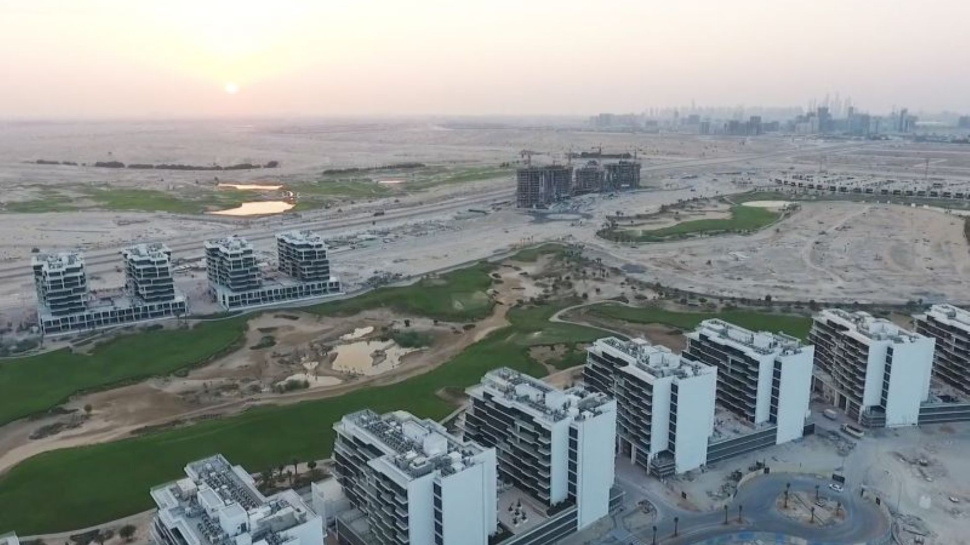 GOLF TOWN от Damac Properties в DAMAC Hills, Dubai, ОАЭ - 3